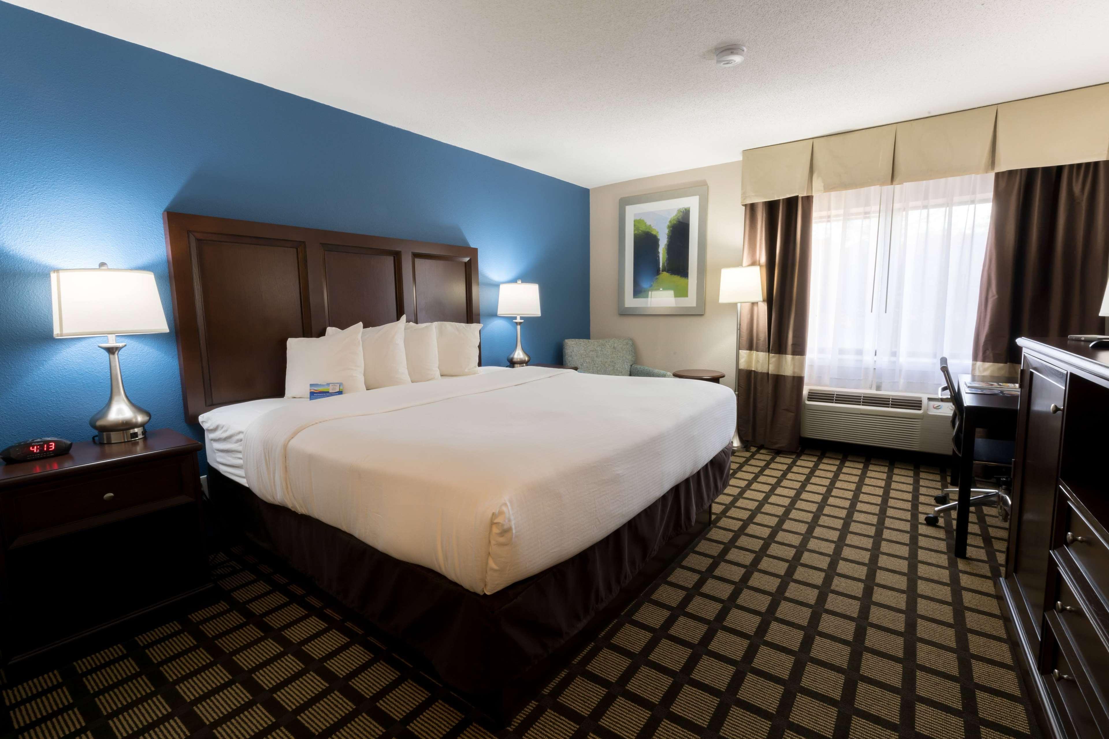 Baymont By Wyndham Detroit Airport/Romulus Hotell Exteriör bild