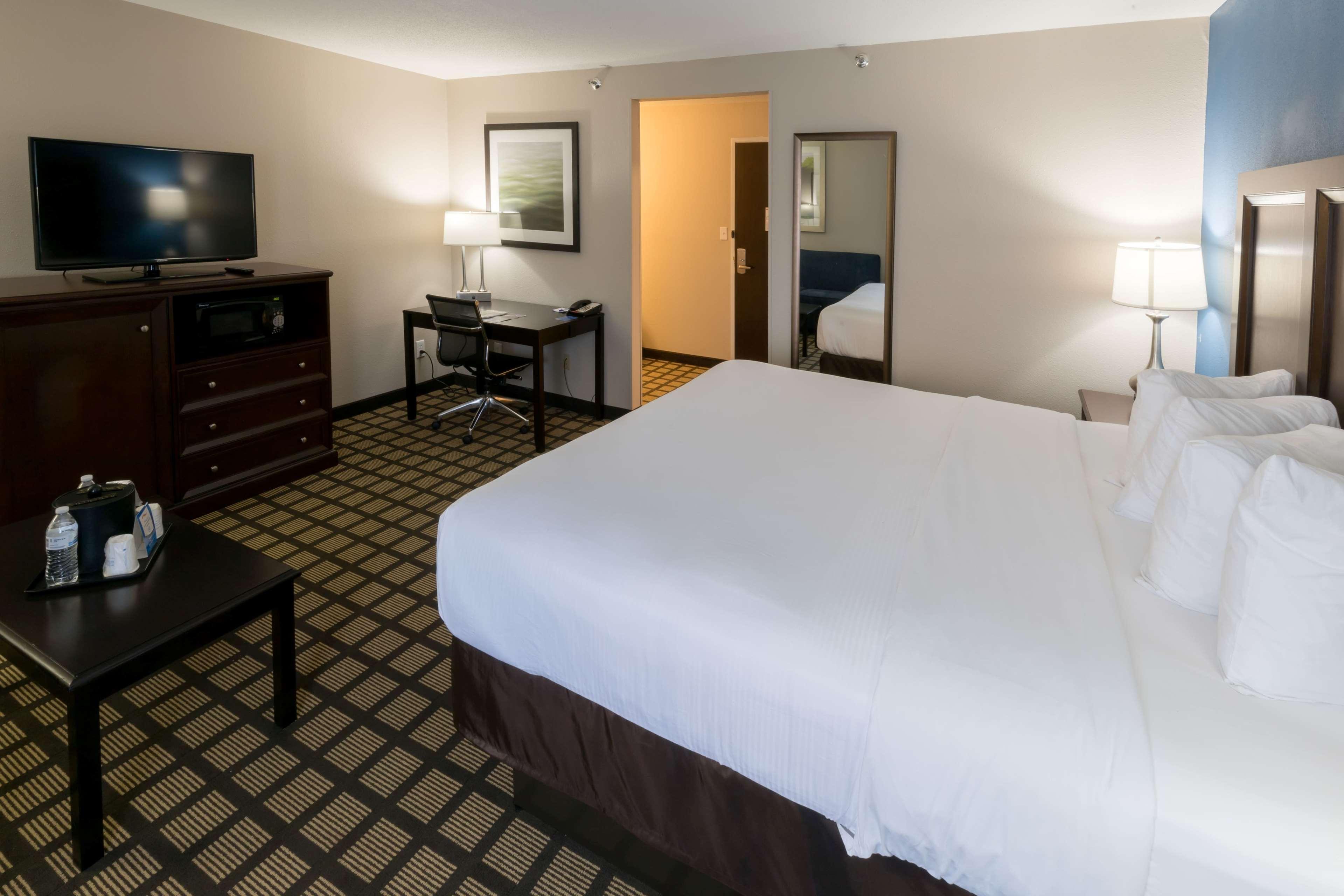 Baymont By Wyndham Detroit Airport/Romulus Hotell Exteriör bild