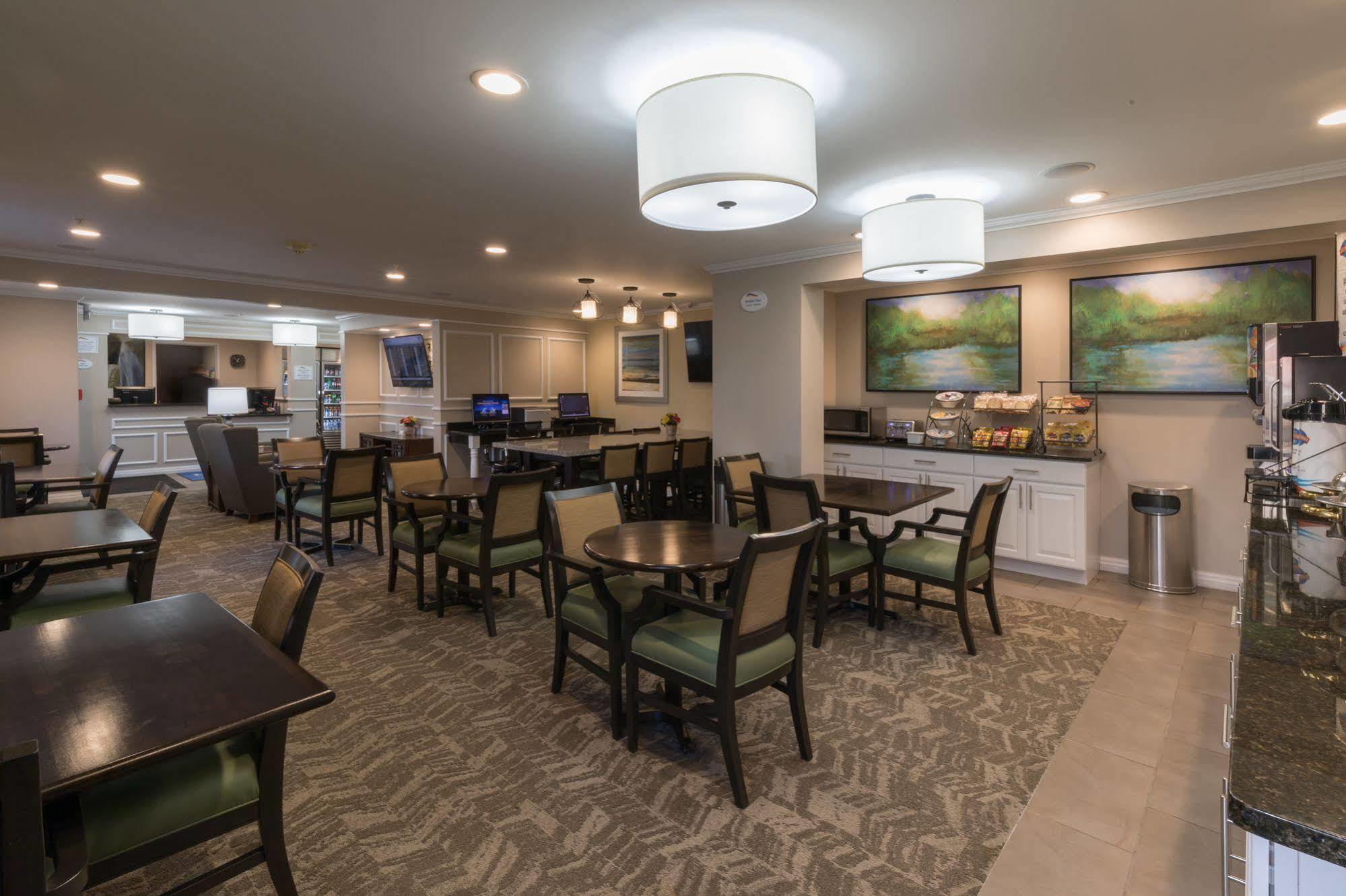 Baymont By Wyndham Detroit Airport/Romulus Hotell Exteriör bild