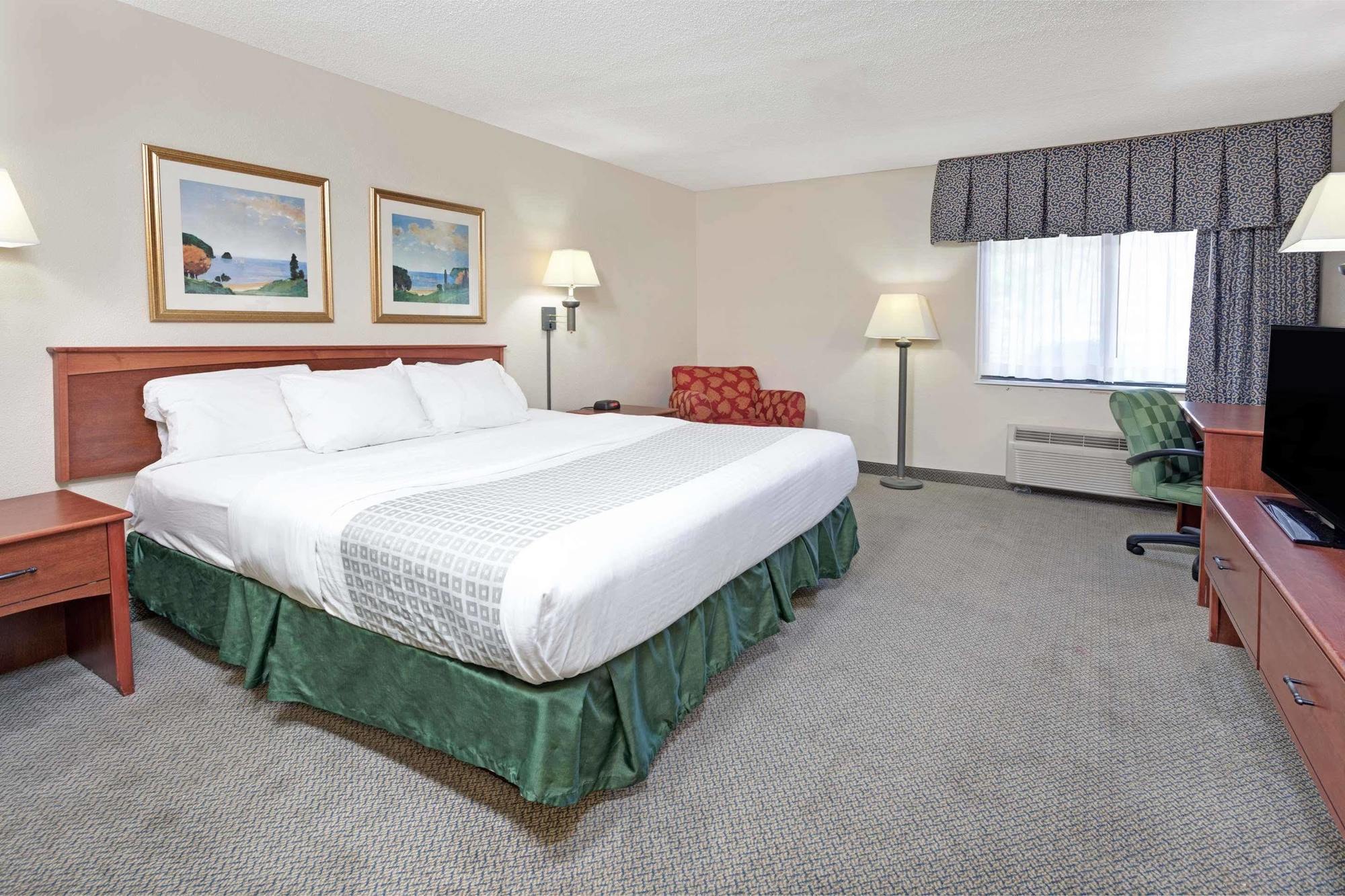 Baymont By Wyndham Detroit Airport/Romulus Hotell Exteriör bild